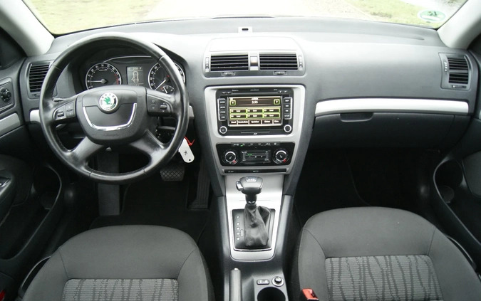 Skoda Octavia cena 21500 przebieg: 275744, rok produkcji 2009 z Rawicz małe 352